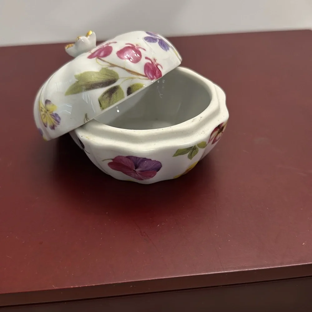 Mayfair Collection By Jay Ceramic Floral Trinket Box